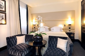 Chambre Deluxe, 1 lit double | Draps italiens de Frette, literie de qualité, minibar, coffre-fort