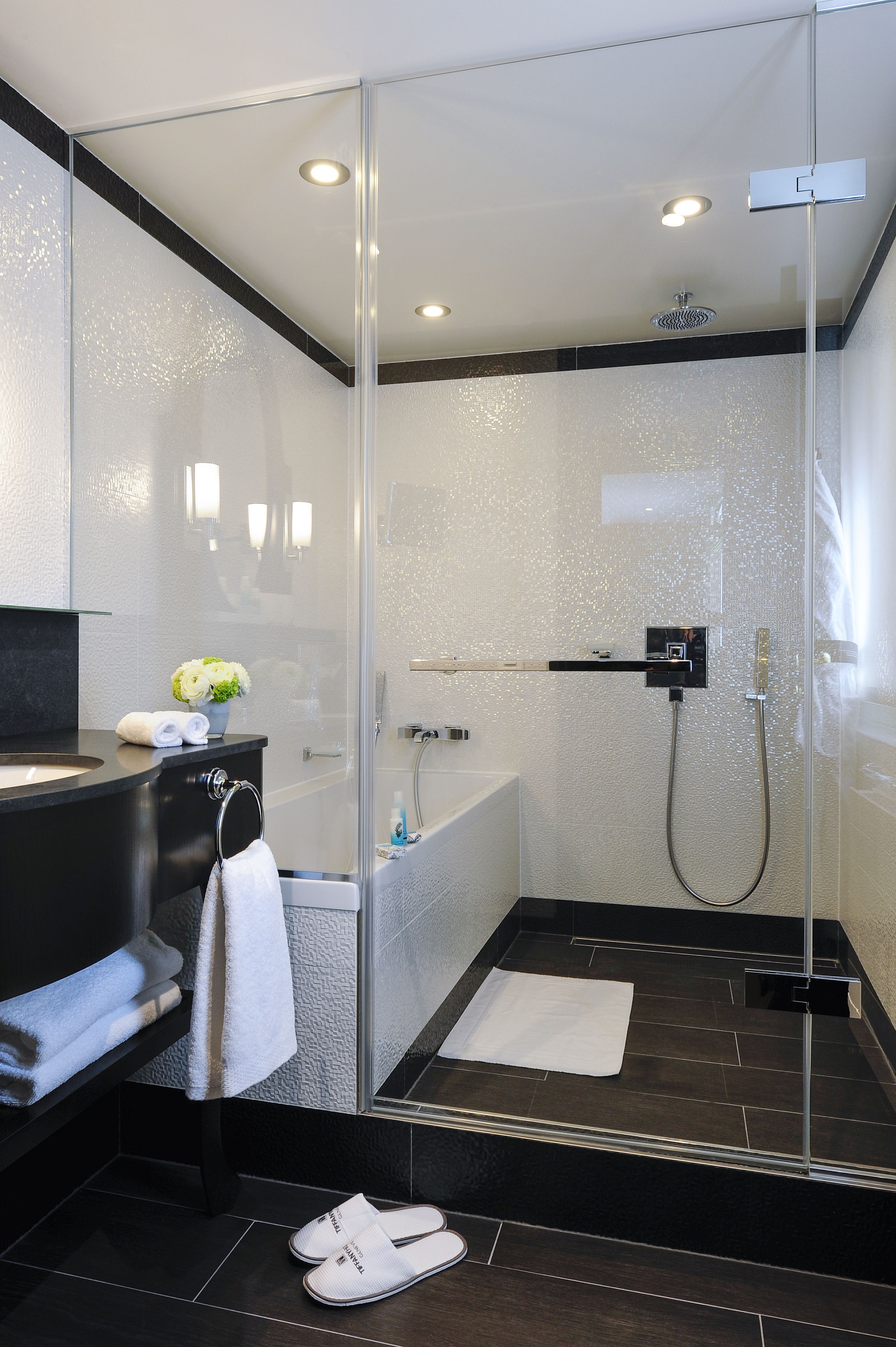 studio suite, 1 double bed | bathroom | free toiletries, hair dryer, bathrobes, slippers