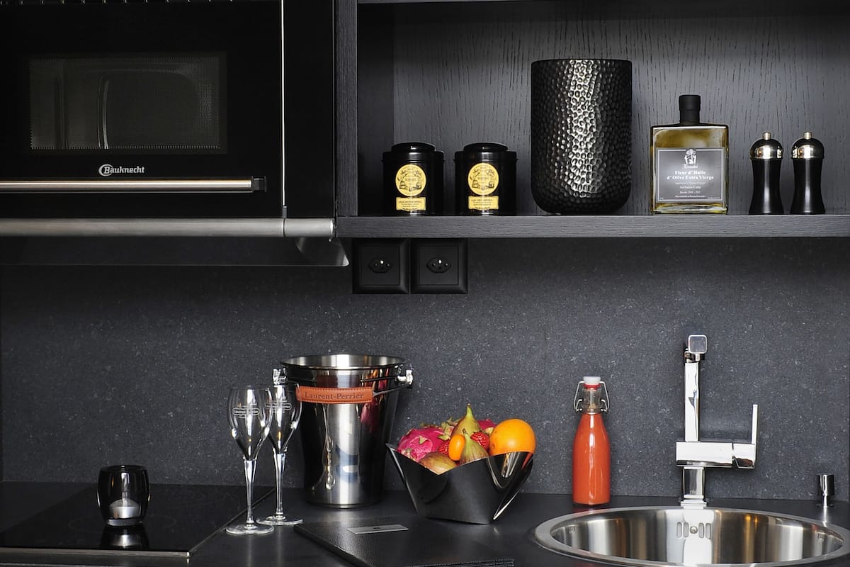 studio suite, 1 double bed | private kitchenette | electric kettle