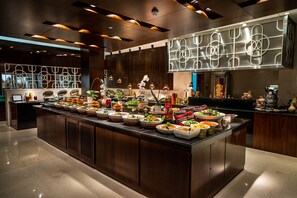 Se ofrece un desayuno bufé todos los días (por un coste adicional)