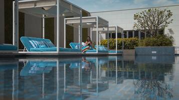 2 piscinas al aire libre, sombrillas, sillones reclinables de piscina