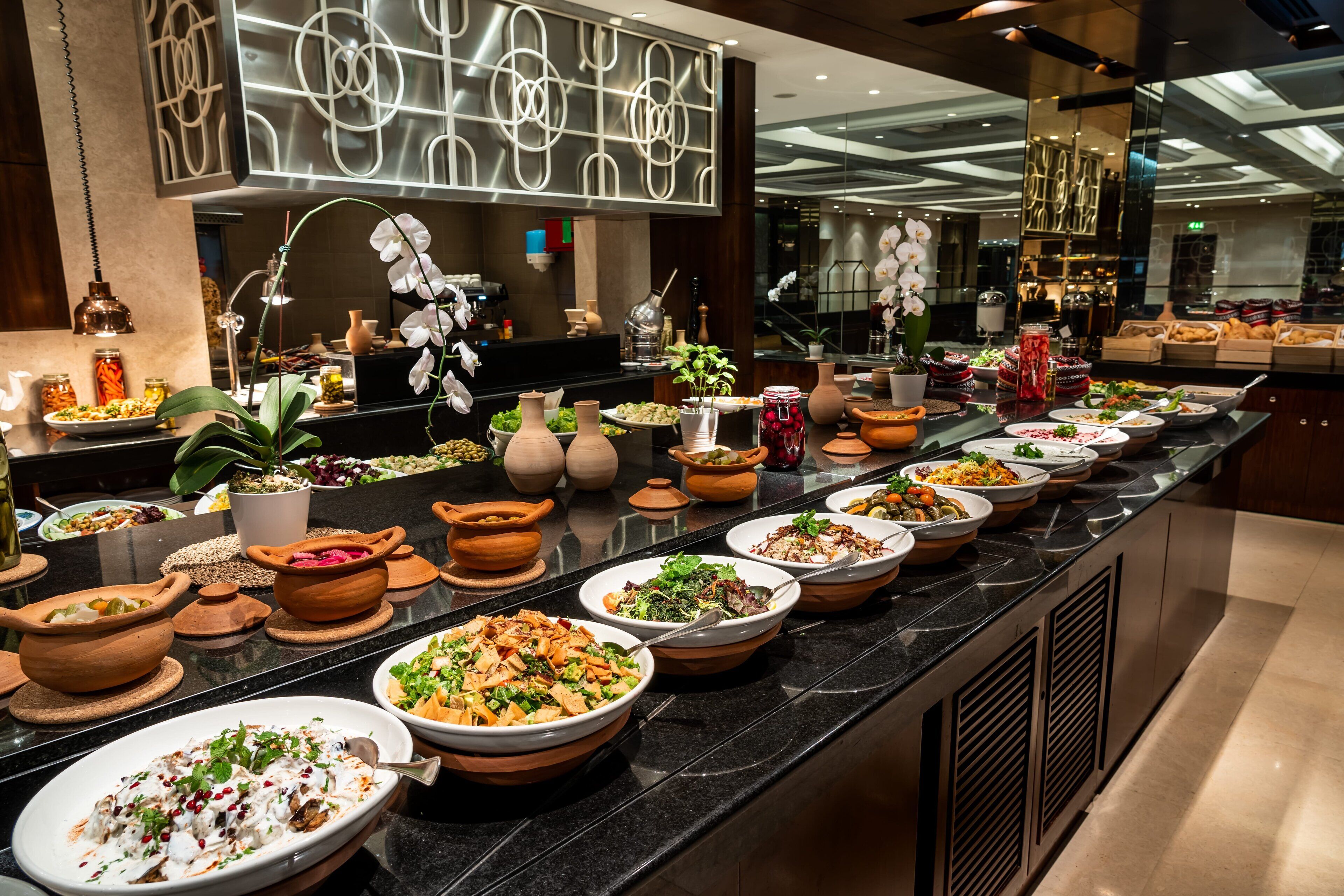 6 restaurantes; se sirve desayuno, almuerzo y cena