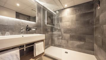 Comfort Double Room | Bathroom | Combined shower/tub, eco-friendly toiletries, hair dryer, towels