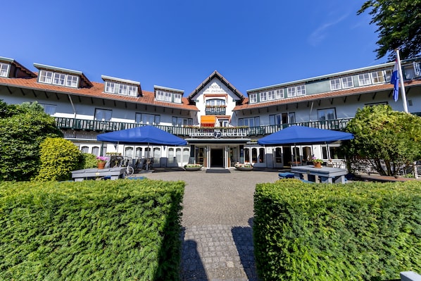 Front of property - Fletcher Hotel-Restaurant Klein Zwitserland (Heelsum)