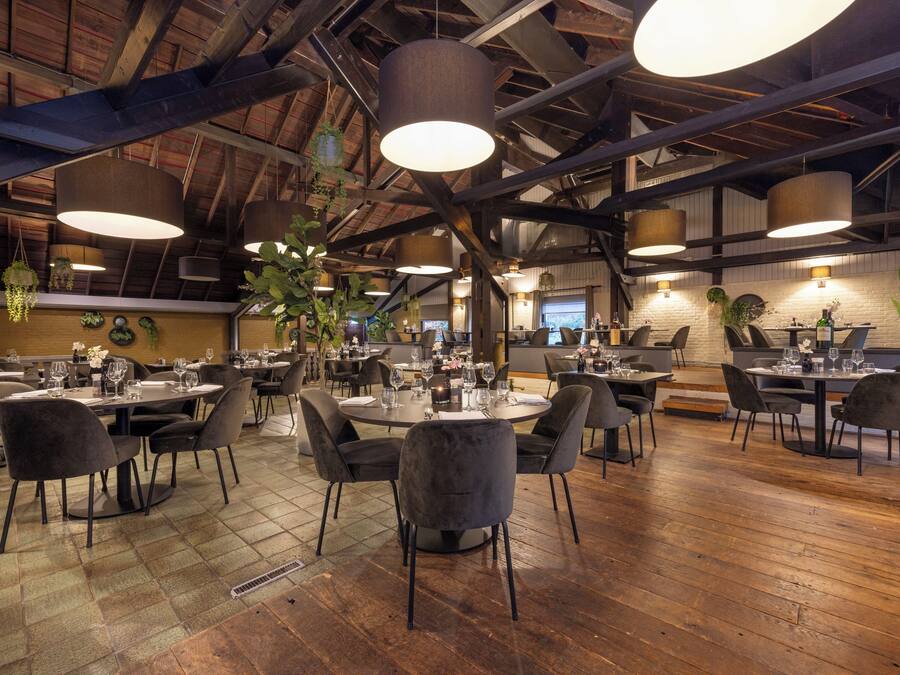 Daily buffet breakfast (EUR 18.50 per person)