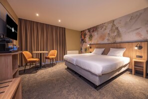 Double Room (Small) | Bathroom | Combined shower/tub, eco-friendly toiletries, hair dryer, towels
