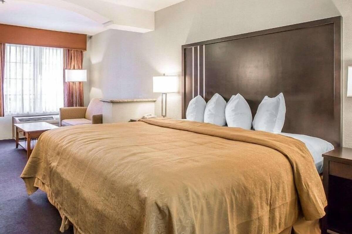 In-room safe, desk, iron/ironing board, free WiFi