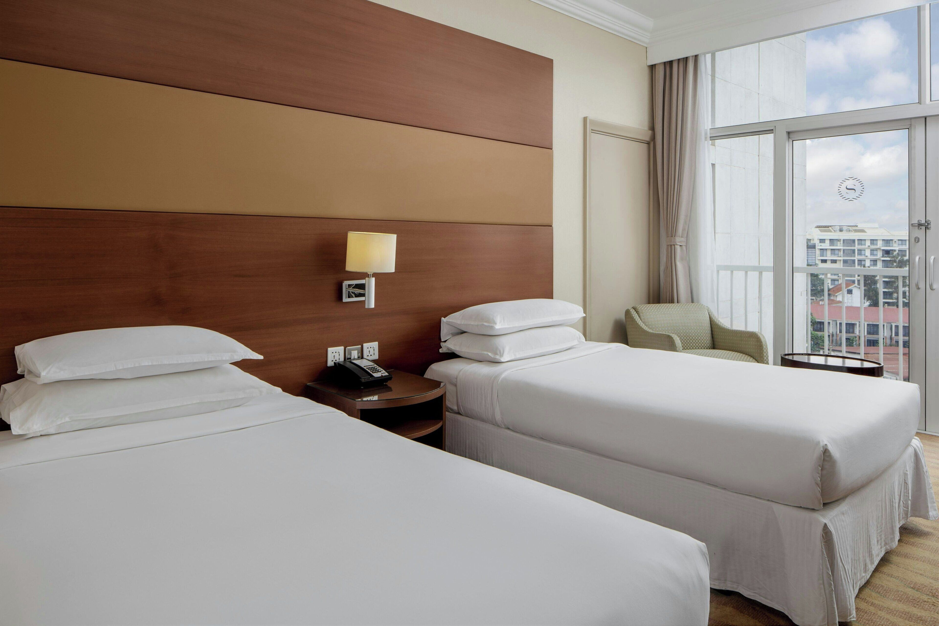 行政客房, 2 张单人床 (Balcony) | 迷你吧、客房内保险箱、办公桌、遮光窗帘