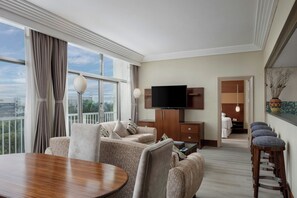 Junior-Suite, 1 Schlafzimmer, Balkon | Wohnzimmer