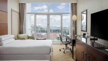 Deluxe Room, 2 Twin Beds (Balcony) | Minibar, in-room safe, desk, blackout drapes