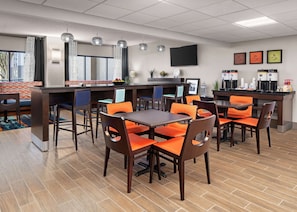 Free daily full breakfast - Hampton Inn Austin North @ I - 35 & Hwy 183 (Austin)