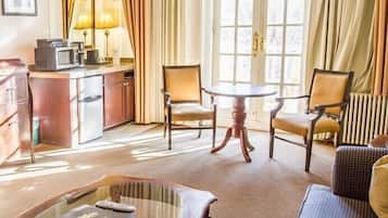 Roosevelt Suite | 1 bedroom, premium bedding, pillowtop beds, desk