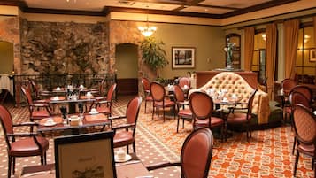 Café da manhã, almoço e jantar