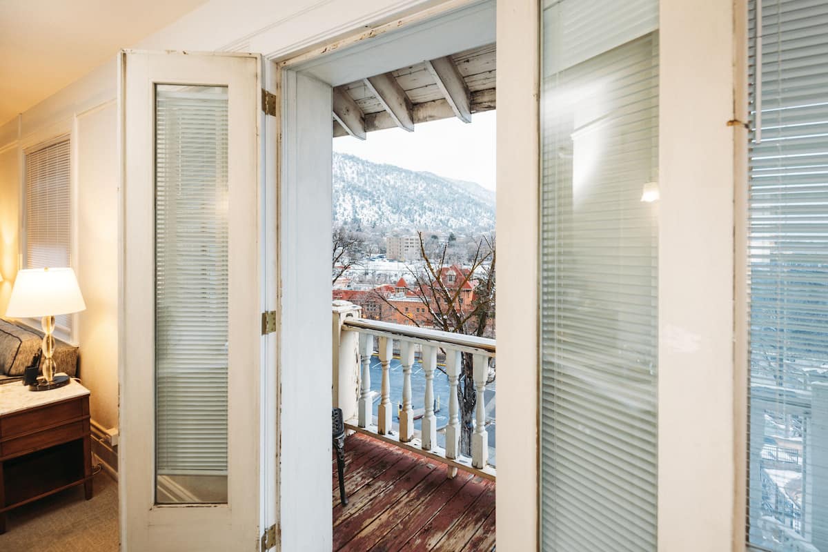 Suite, Balcony