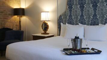 Classic King | Premium bedding, pillowtop beds, desk, laptop workspace