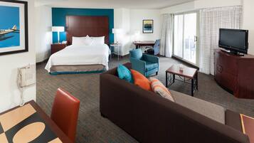 Ropa de cama de alta calidad, colchones con pillow-top y escritorio