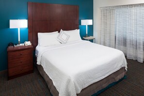 Premium bedding, pillowtop beds, desk, laptop workspace - Residence Inn by Marriott Seattle Downtown/Lake Union (Seattle)