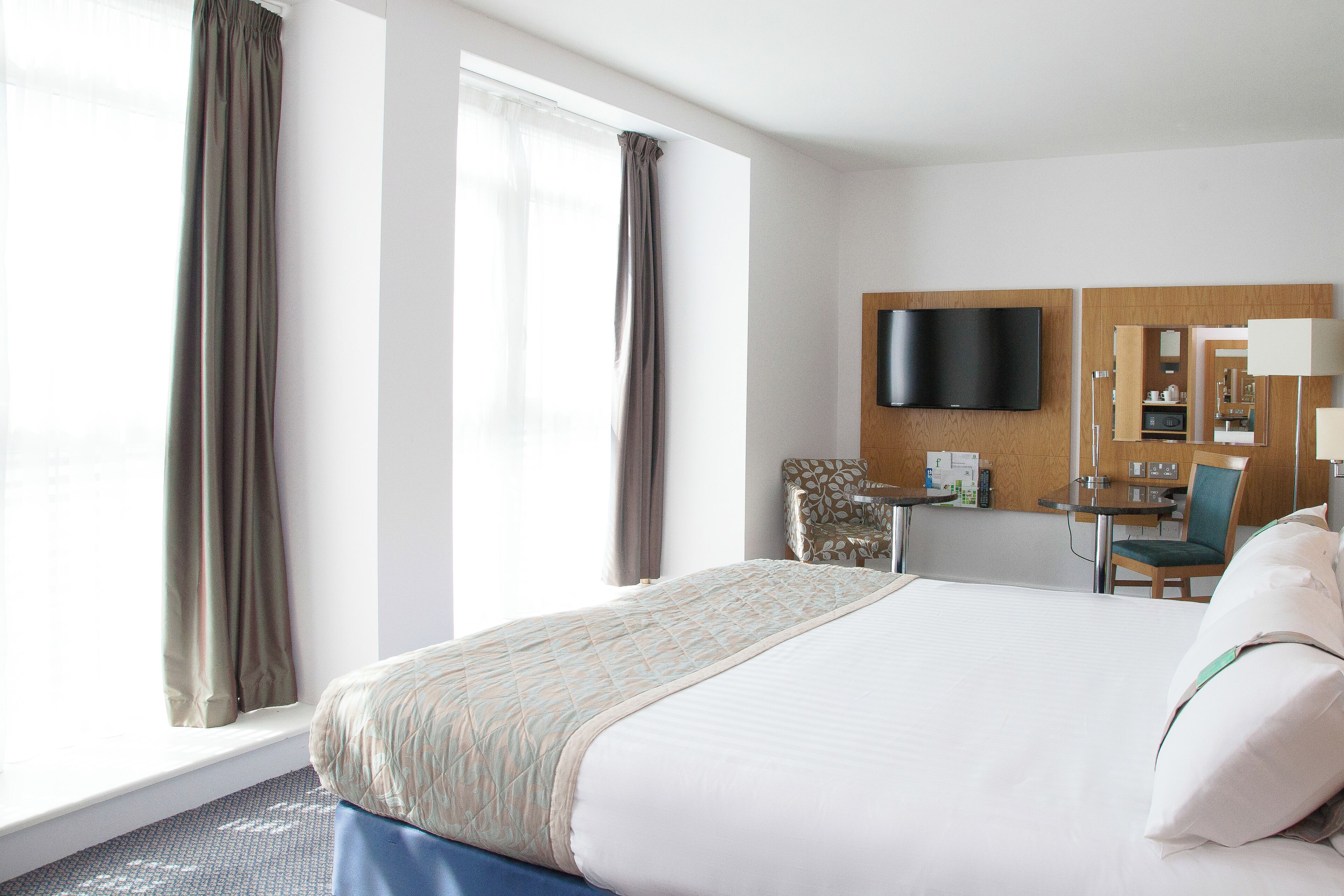 Minibar, in-room safe, desk, laptop workspace