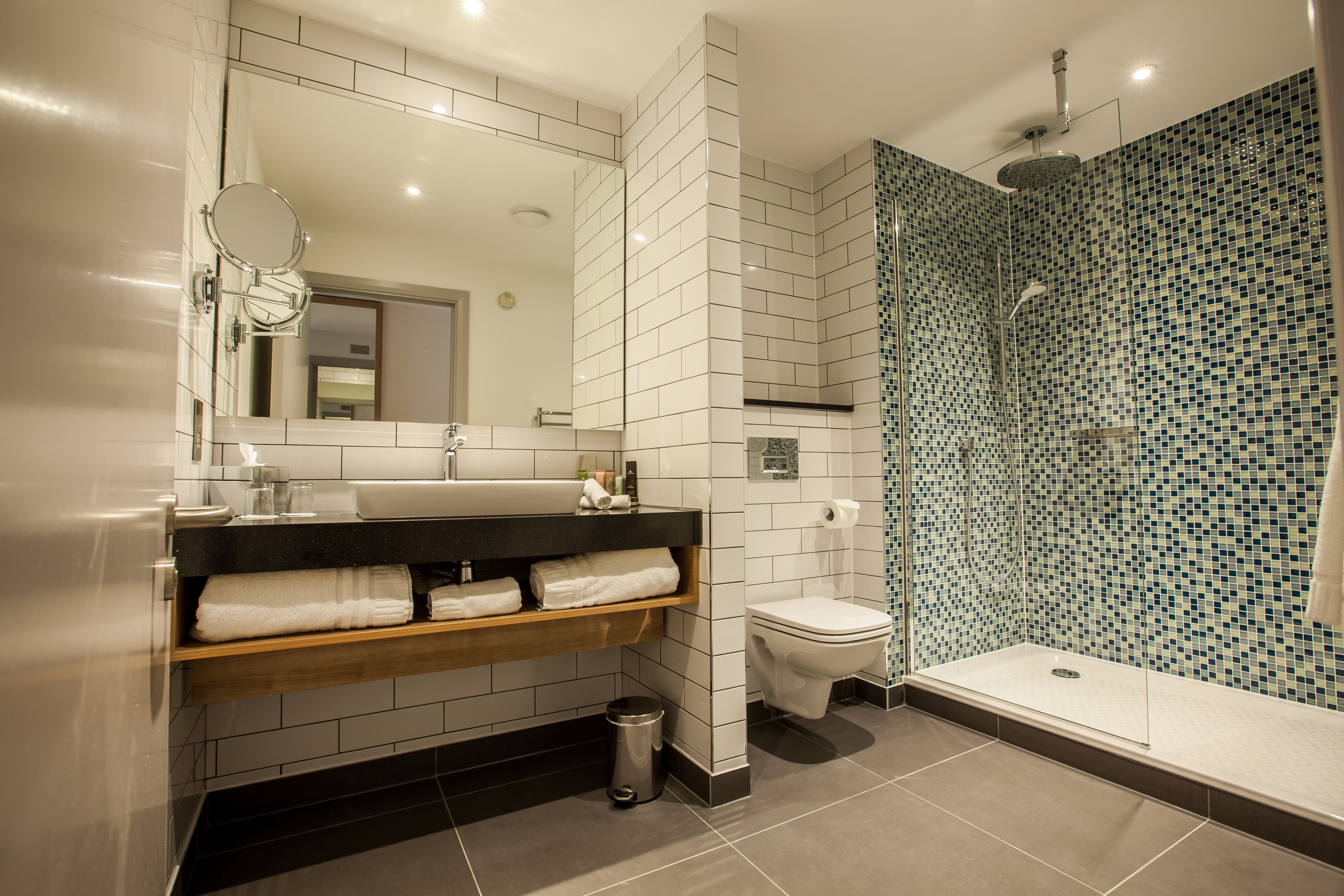 combined shower/bathtub, free toiletries, hair dryer, towels