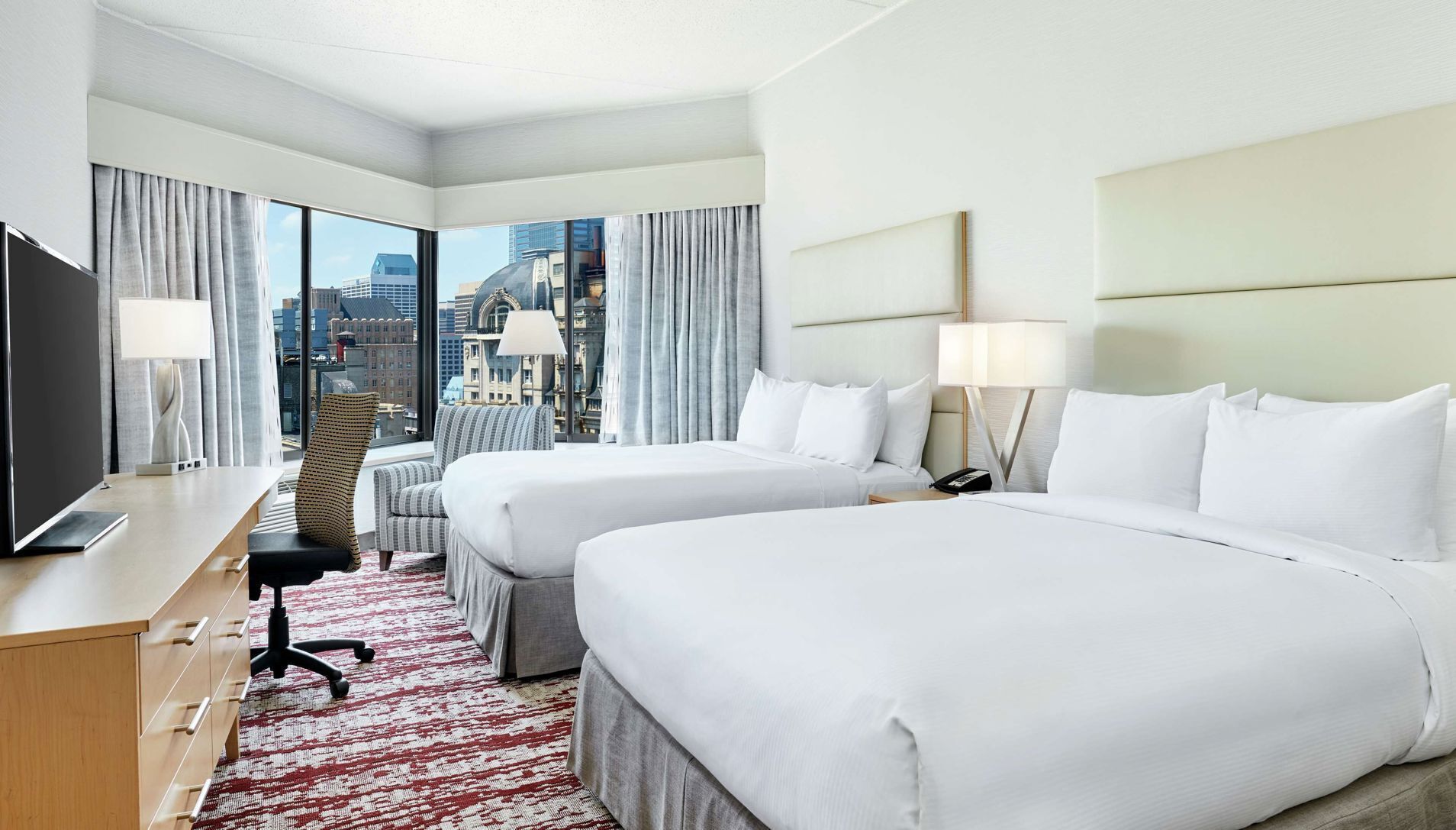 Hypo-allergenic bedding, down comforters, in-room safe, desk