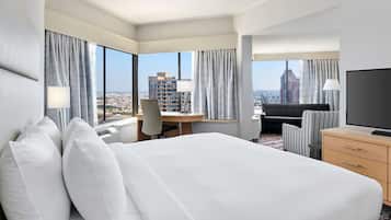 Junior Suite, 1 King Bed (High Floor) | Hypo-allergenic bedding, down comforters, in-room safe, desk