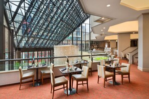 Desayuno buffet todos los días (con cargo) 