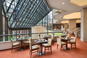 Desayuno buffet todos los días (con cargo)