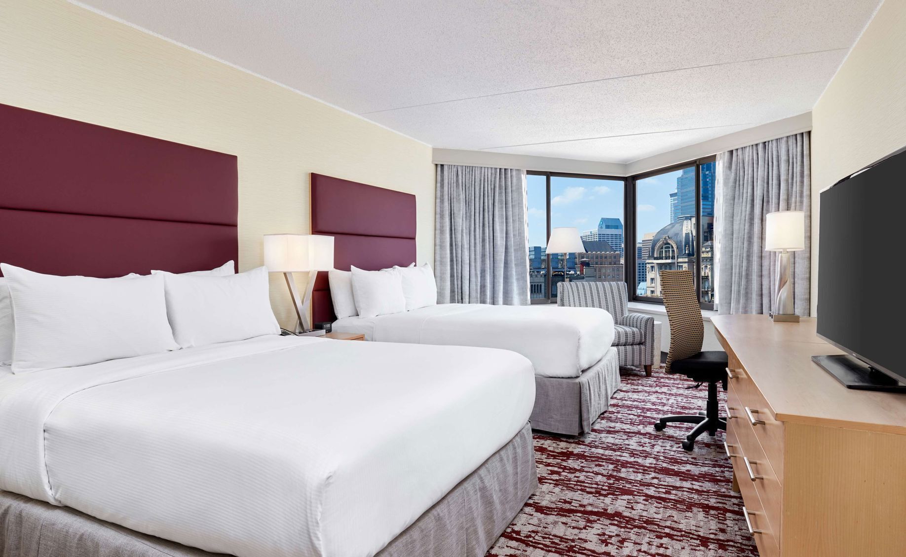 Hypo-allergenic bedding, down comforters, in-room safe, desk