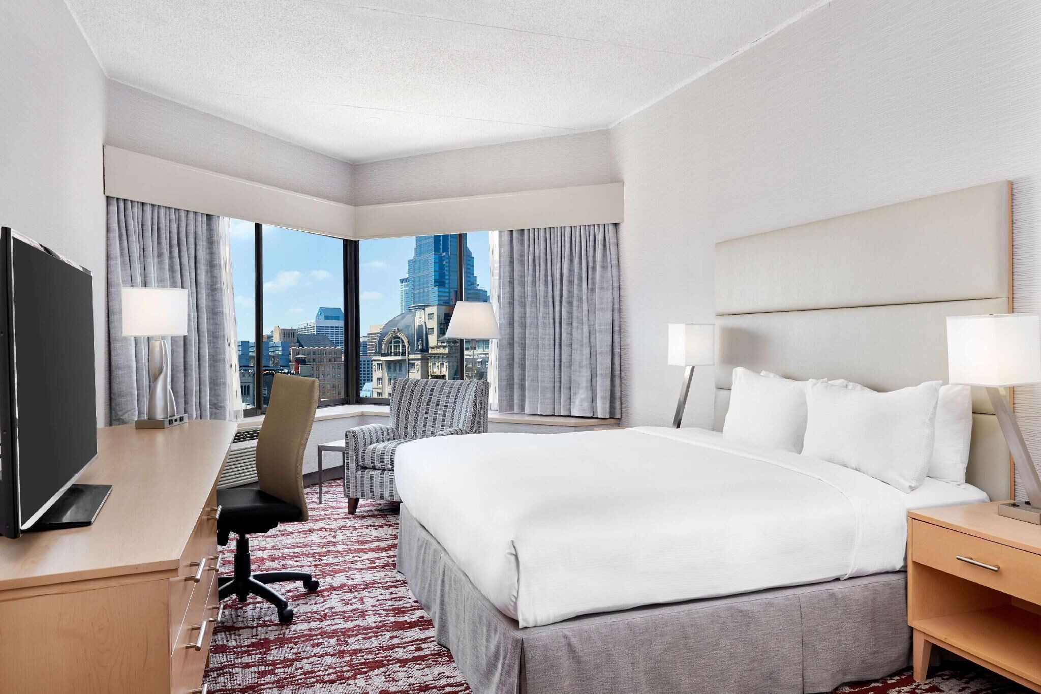 Hypo-allergenic bedding, down comforters, in-room safe, desk