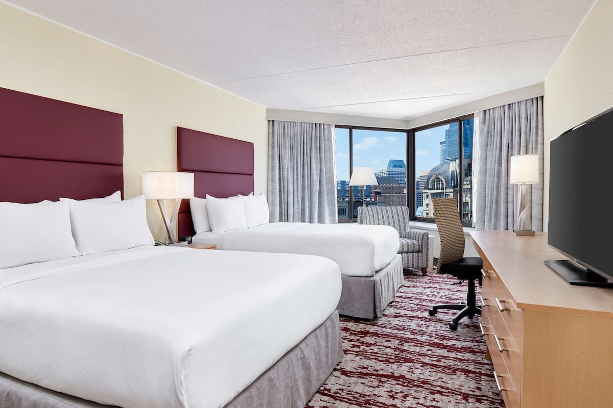 Hypo-allergenic bedding, down duvets, in-room safe, desk