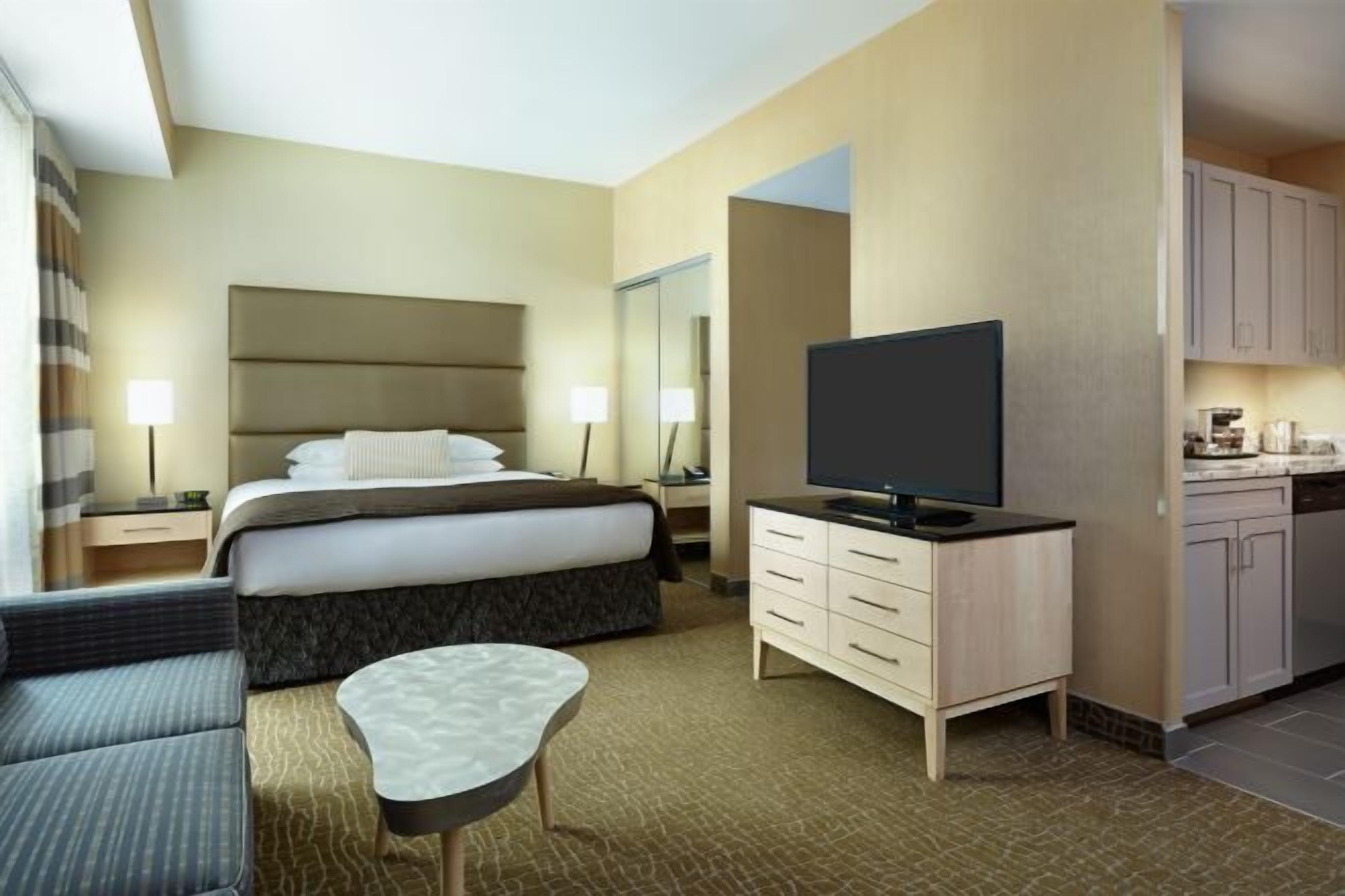 防过敏的被褥、羽绒被、客房内保险箱、办公桌