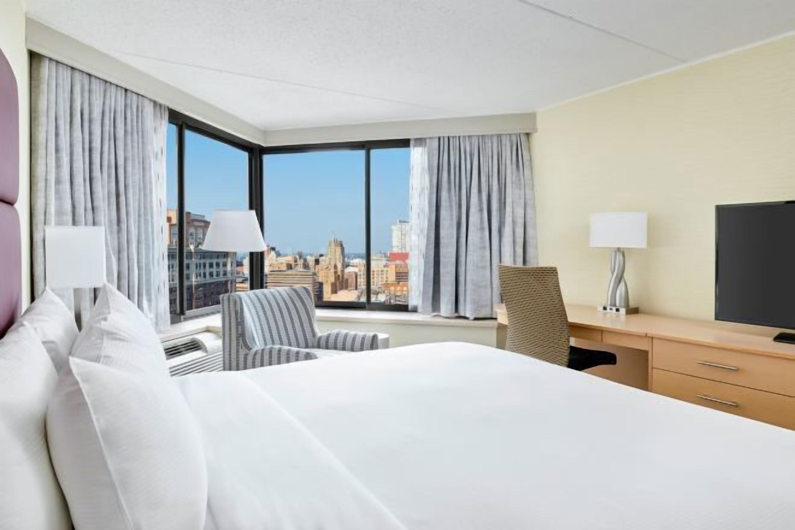 防过敏的被褥、羽绒被、客房内保险箱、办公桌