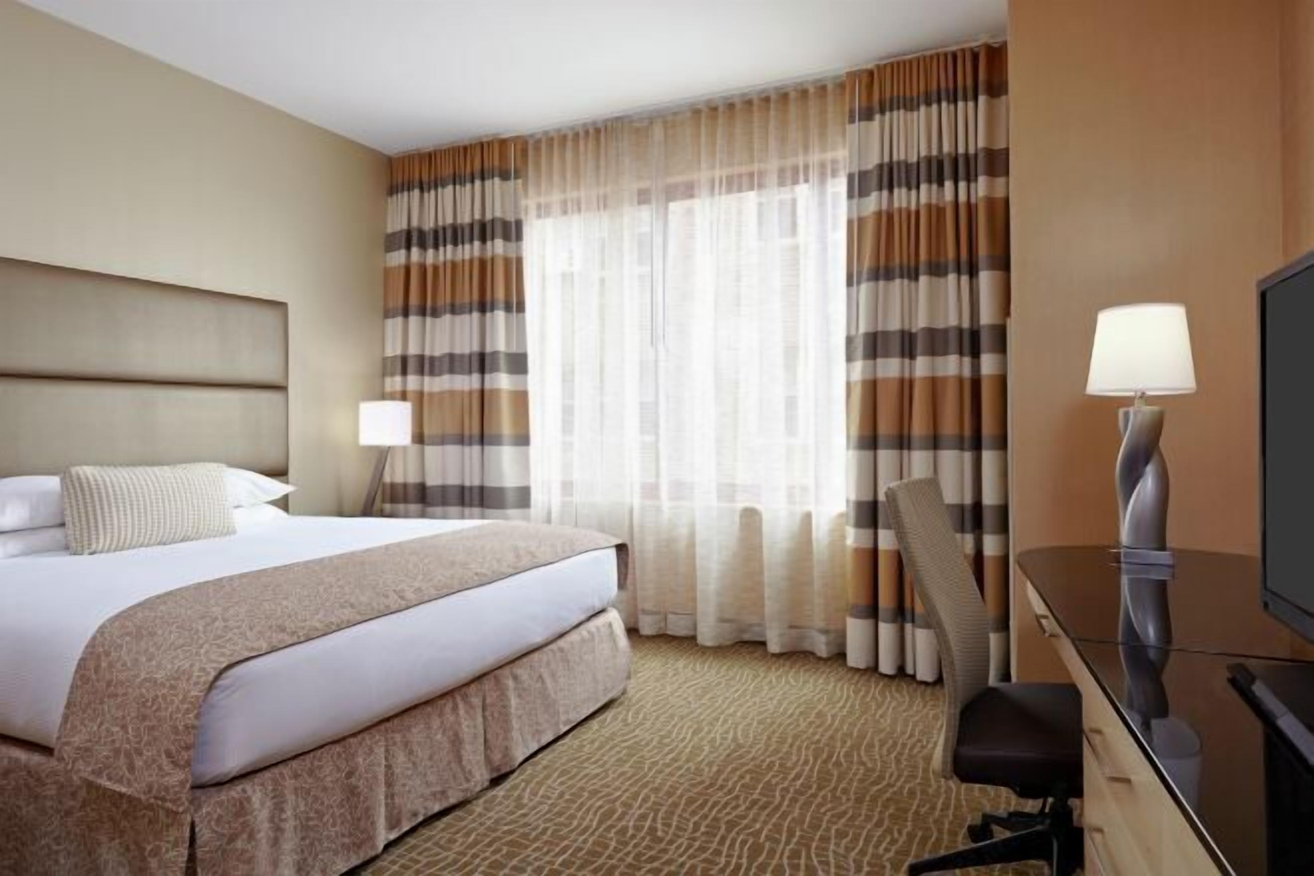 防过敏的被褥、羽绒被、客房内保险箱、办公桌