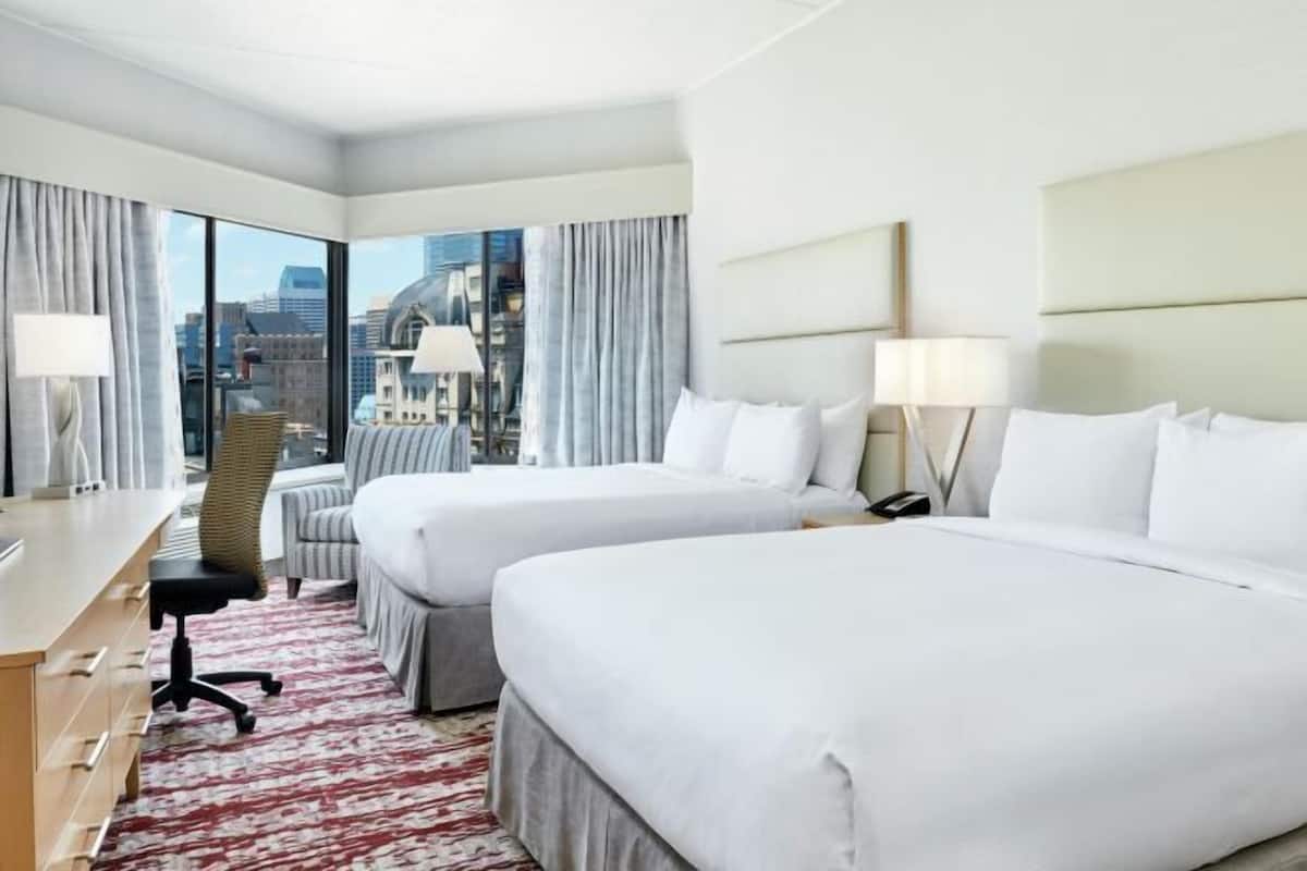 Hypo-allergenic bedding, down duvets, in-room safe, desk