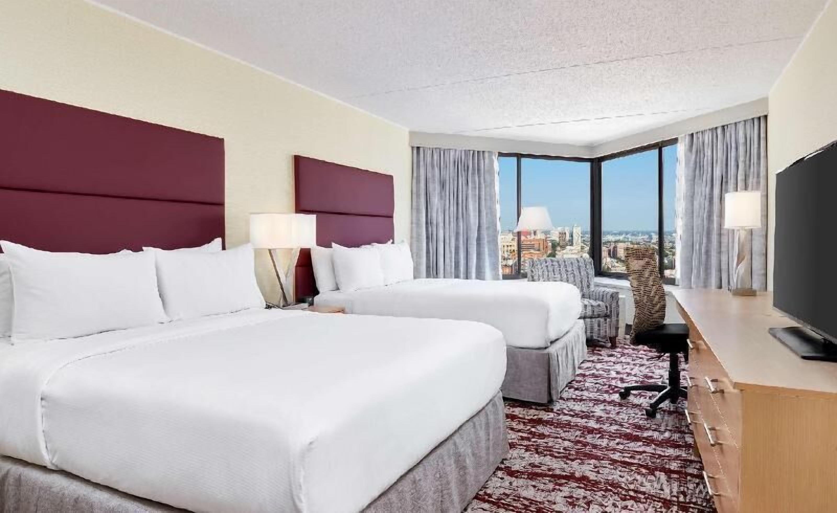Hypo-allergenic bedding, down comforters, in-room safe, desk