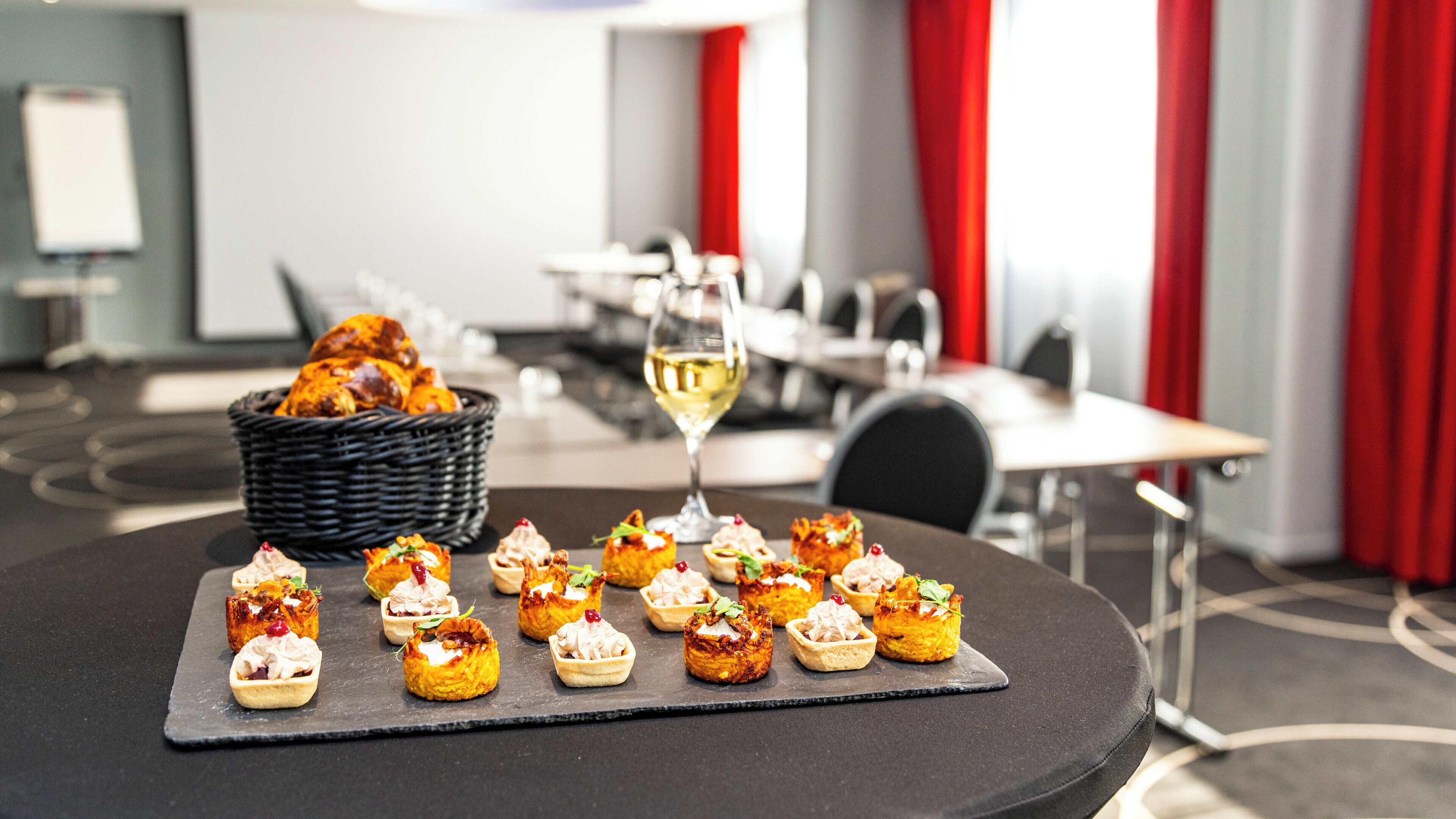 Photo - Holiday Inn Dijon Toison D Or, An Ihg