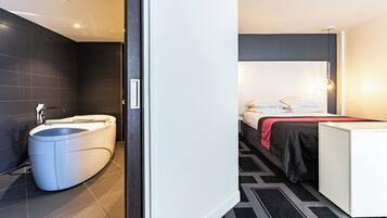 Suite, 1 trÚs grand lit et 1 canapé-lit | Minibar, coffres-forts dans les chambres, ameublement personnalisé