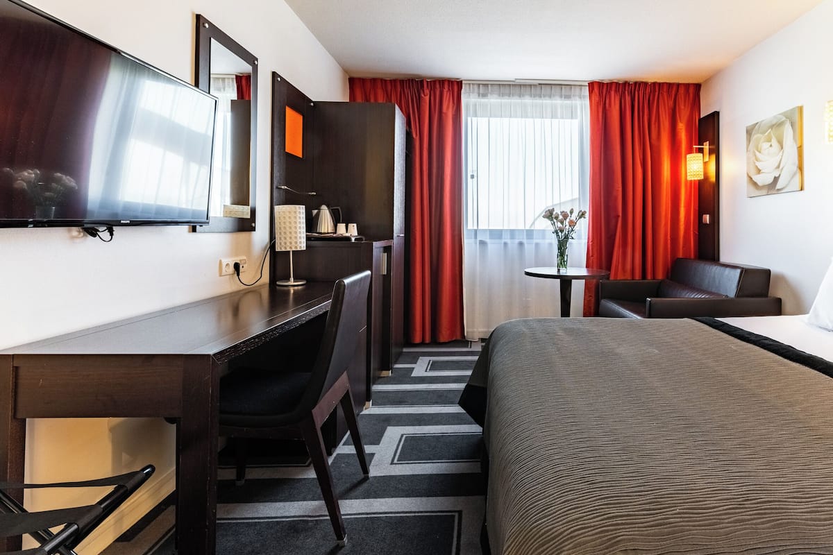 Minibar, in-room safe, individually furnished, desk