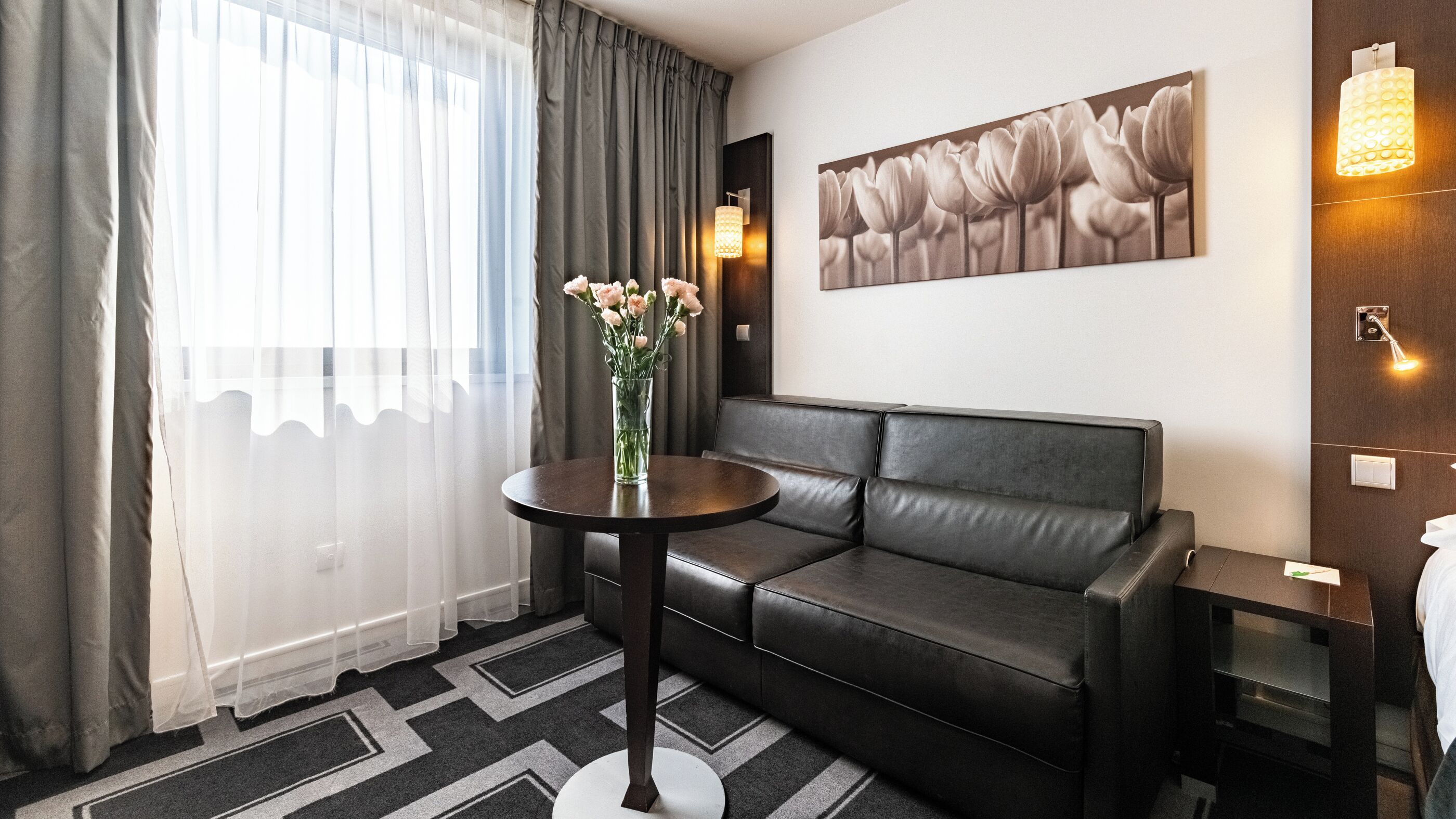 standard room, 1 double bed with sofa bed | minibar, in-room safe, individually furnished, desk