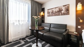 Standard Room, 1 Double Bed with Sofa bed | Minibar, in-room safe, individually furnished, desk - Holiday Inn Dijon by IHG (Dijon)