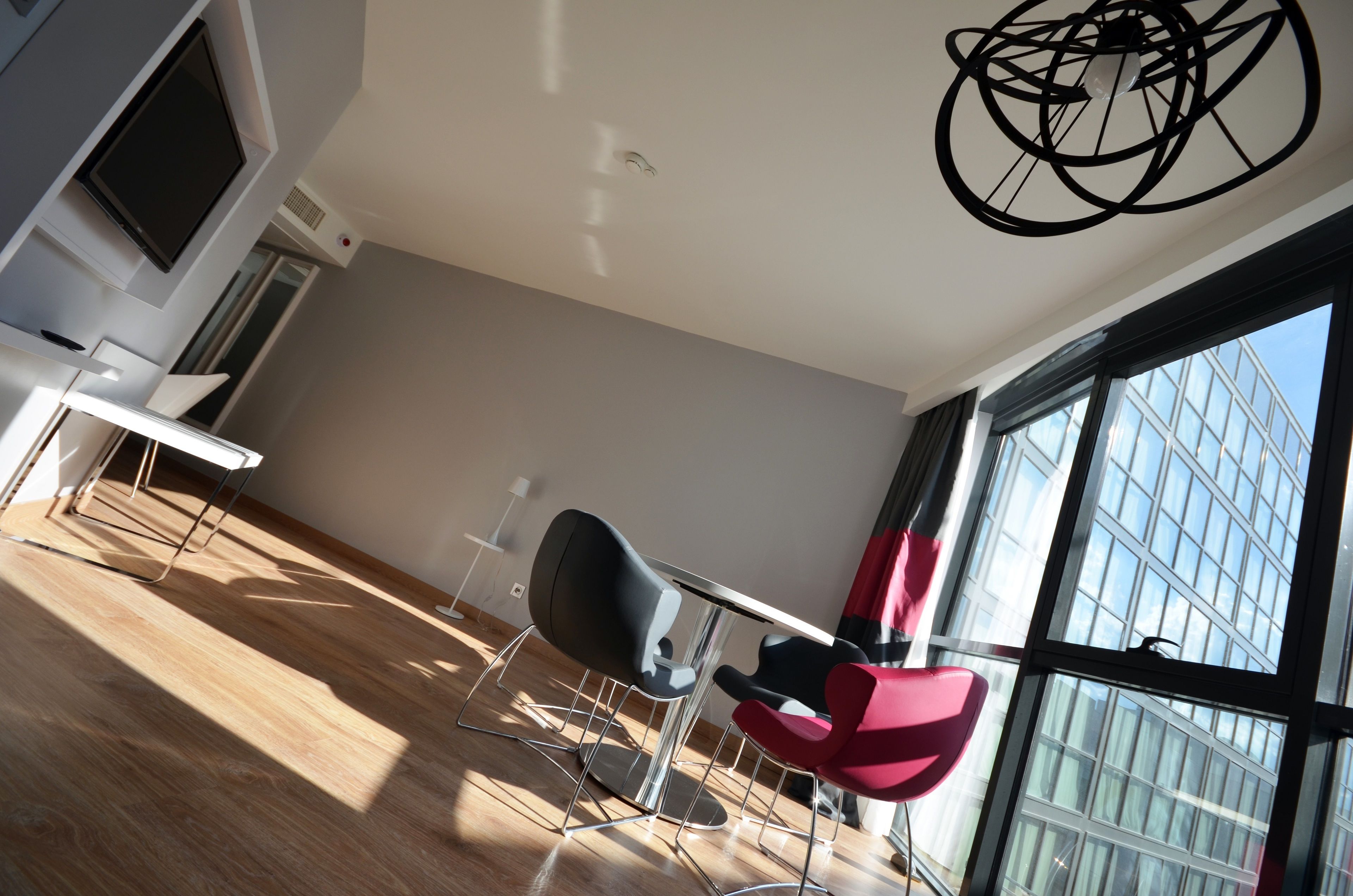 suite, 1 king bed with sofa bed | in-room dining