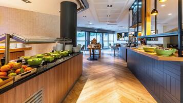 Daily continental breakfast (EUR 18 per person)