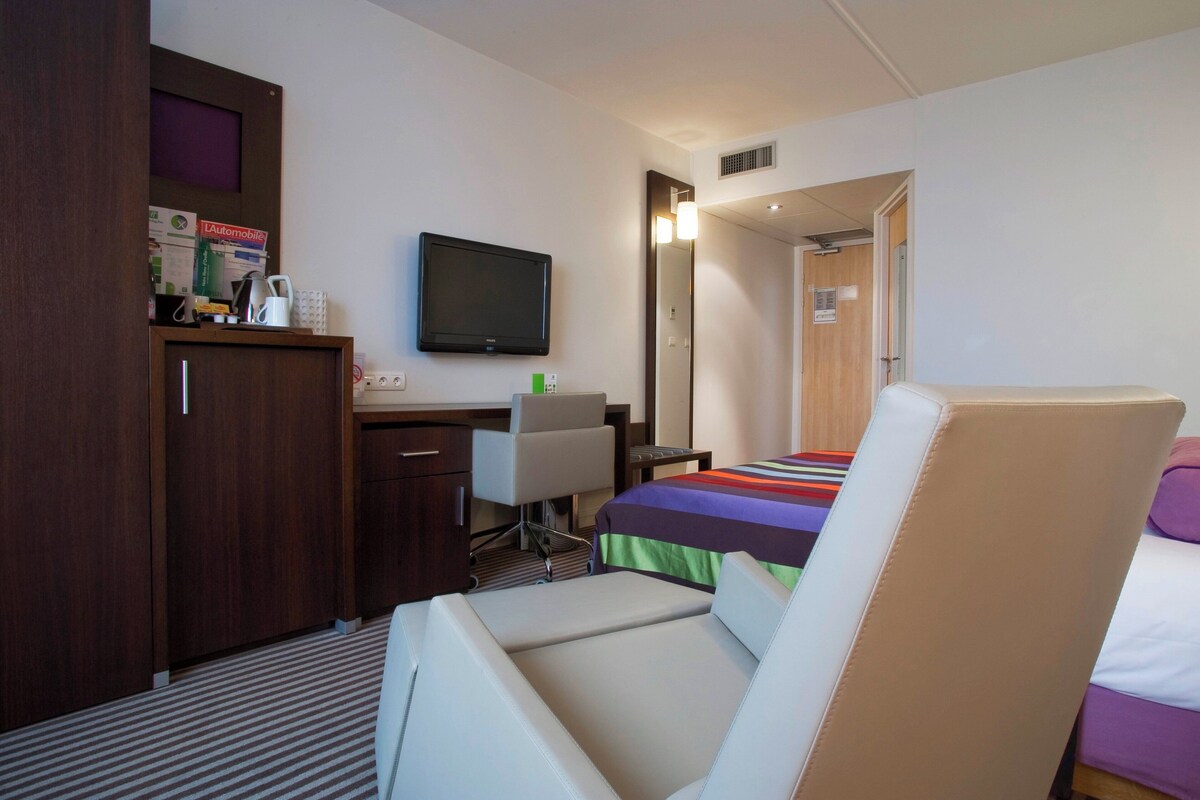 Minibar, in-room safe, desk, laptop workspace