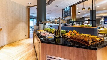 Desayuno continental todos los días (con cargo)