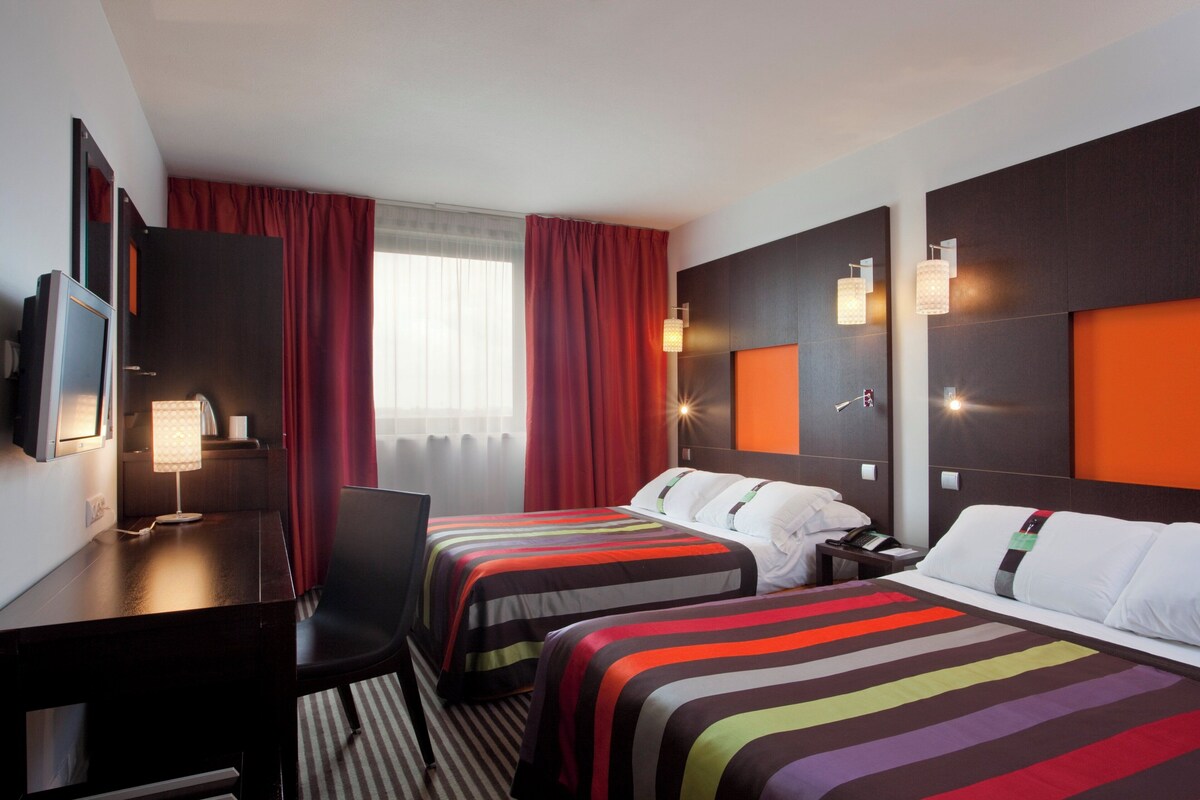 Standard Room, 2 Double Beds, City View