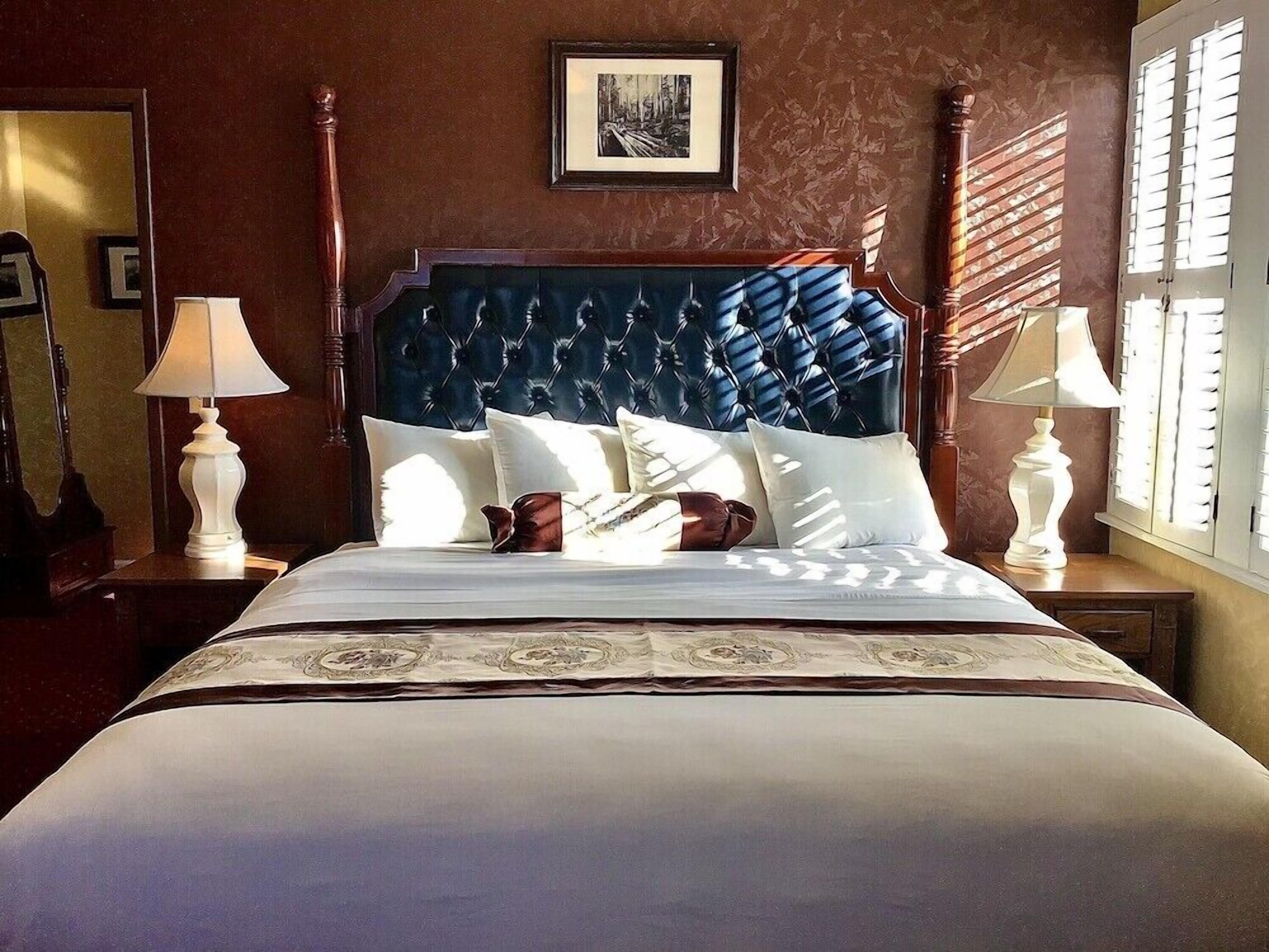 Desk, iron/ironing board, bed sheets