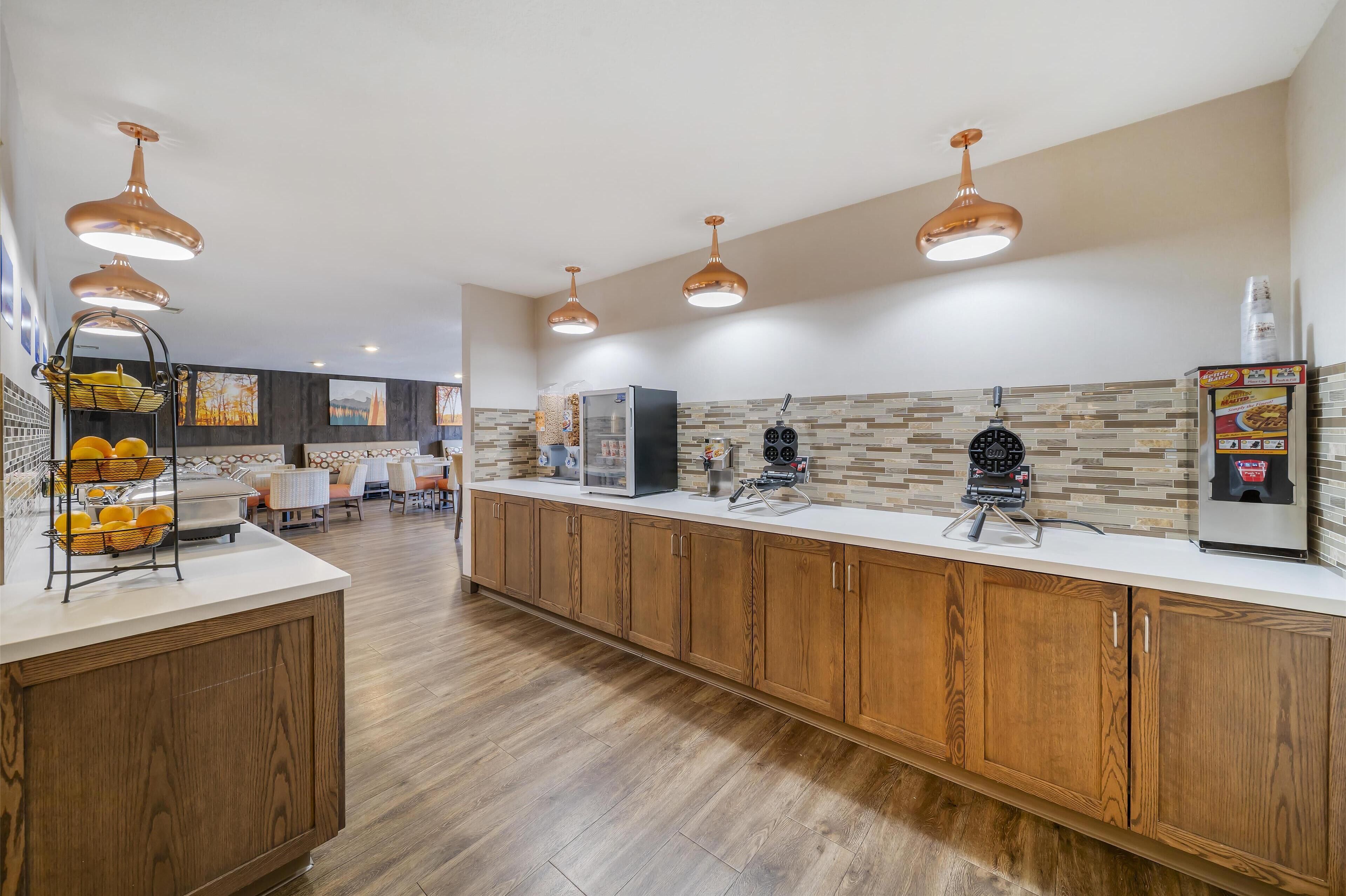 朝食 (ビュッフェ)、毎日提供 (無料)