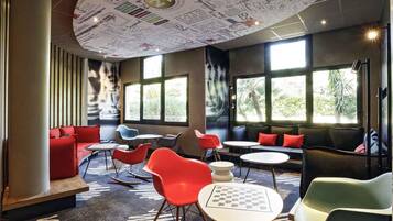 Ofrece desayunos, almuerzos y cenas