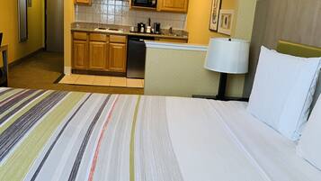 Studio Suite, 1 King Bed, Non Smoking | Desk, iron/ironing board, free WiFi, bed sheets