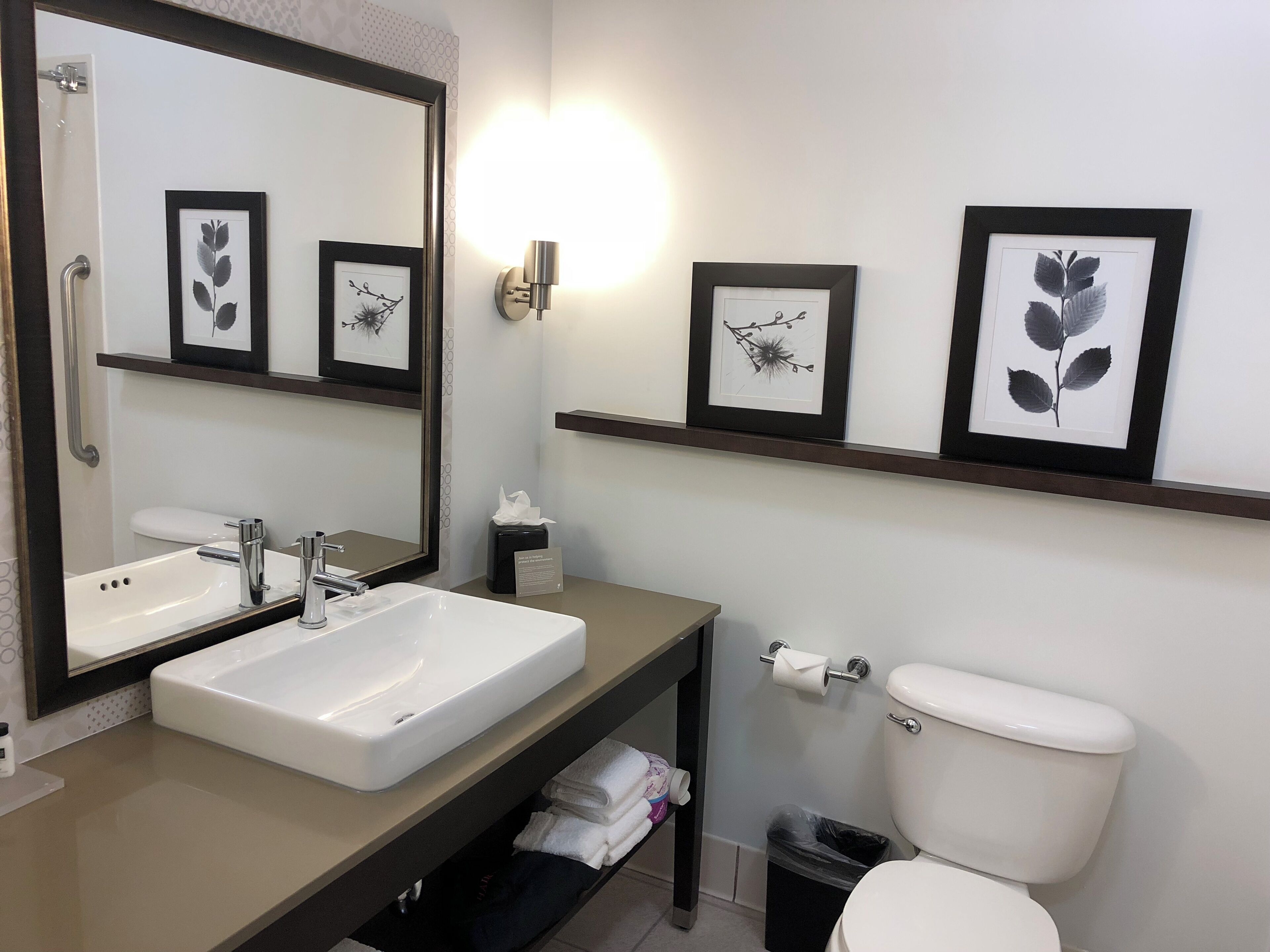 room, 2 queen beds, non smoking | bathroom | combined shower/bathtub, free toiletries, hair dryer, towels